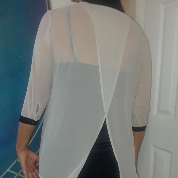 SIMPLY Vera Sheer, Champagne Top With Slit Back - Picture 4 of 6